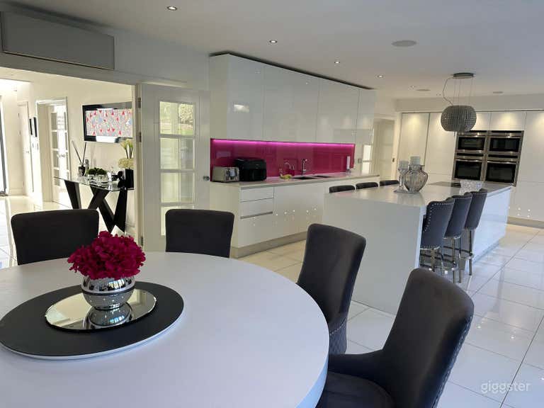  Stylish Four-Floor London Home with Unique Shoot Features 