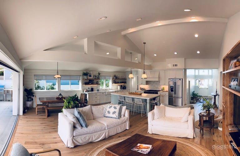  Luxurious Oasis by the beach with VIEWS!! 