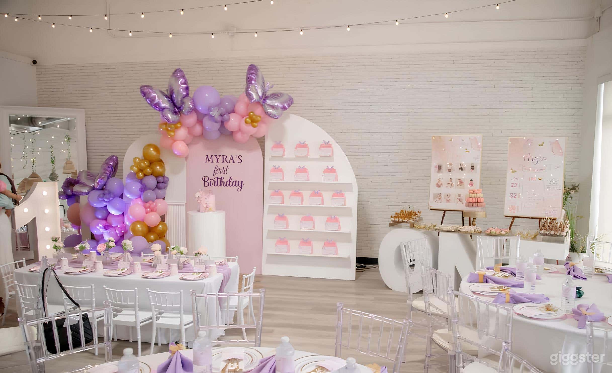 Bright, Chic, and Spacious Studio Photo 4