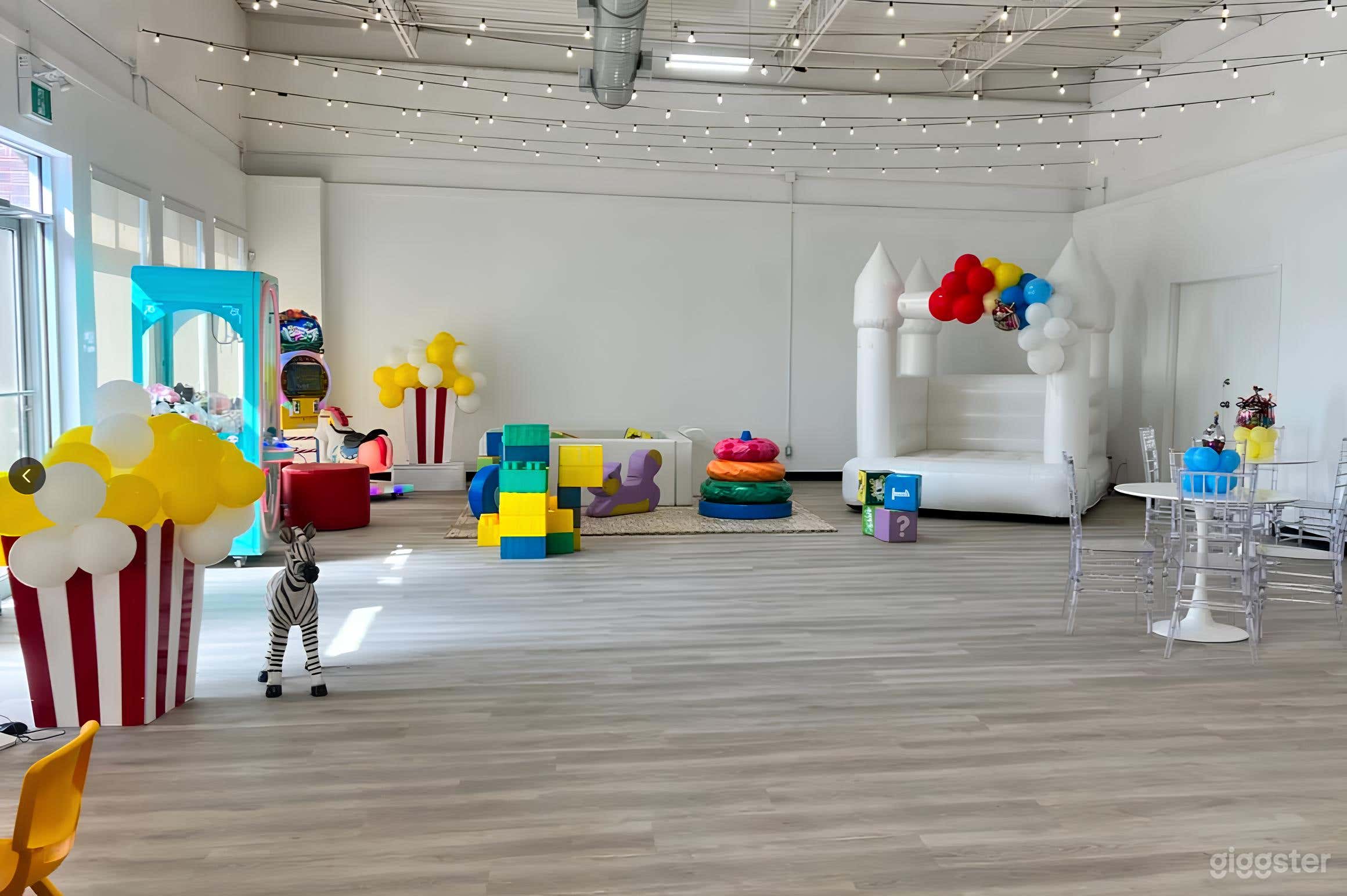 Bright, Chic, and Spacious Studio Photo 2