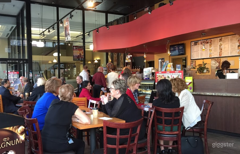  Caffè comodo e spazioso per 100 persone a Edmonton 
