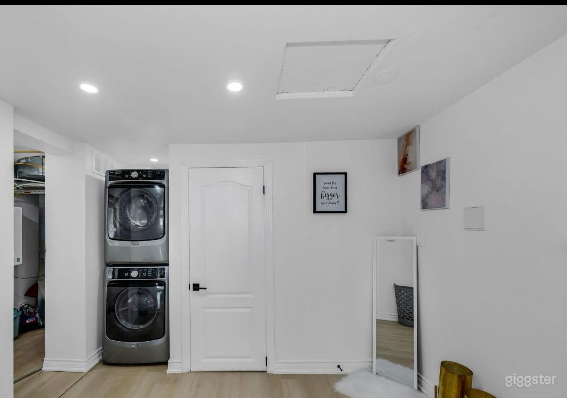 Randi Road Studio Photo 4