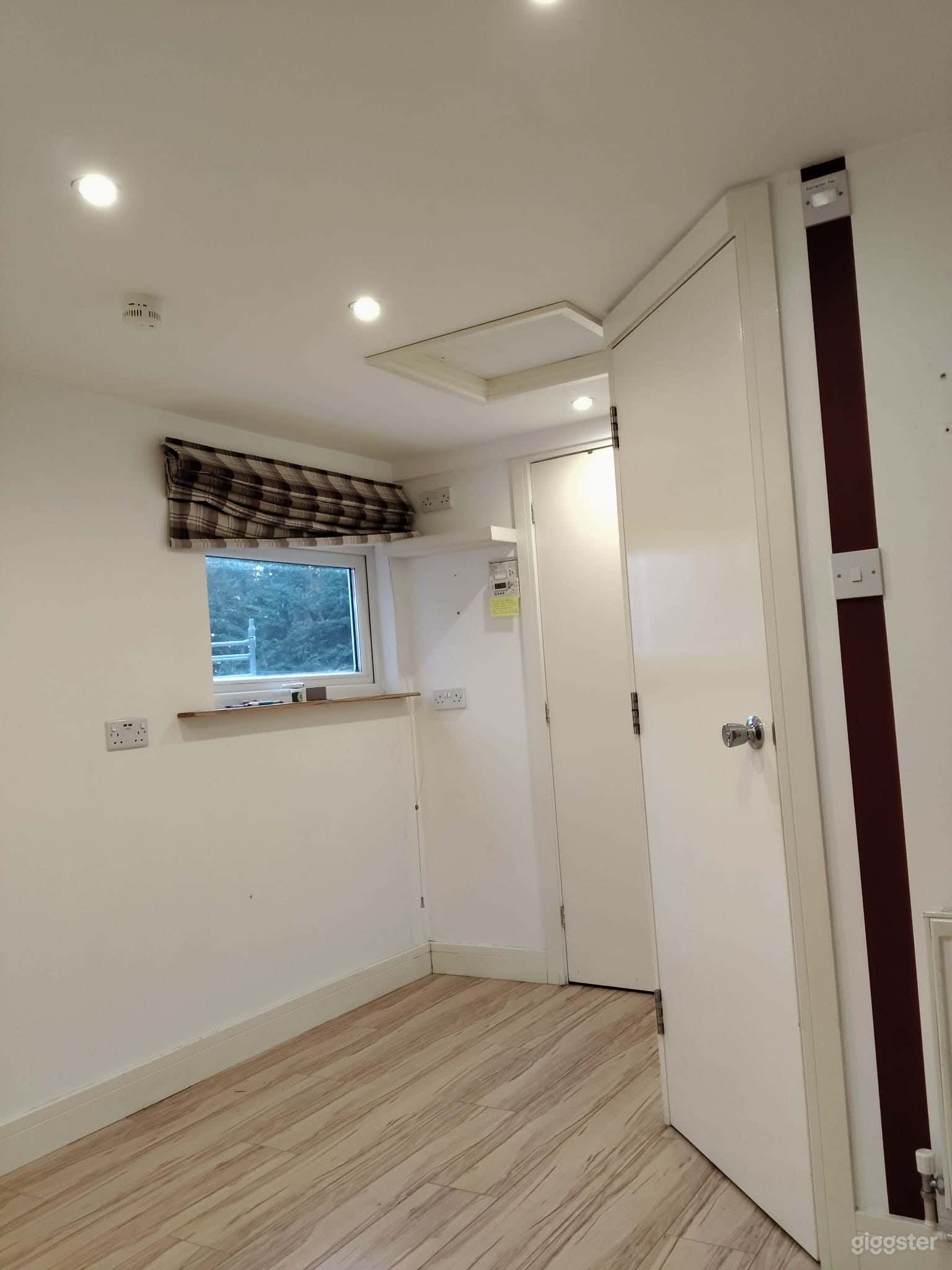 Spacious and Soundproof Recording Studio Photo 3