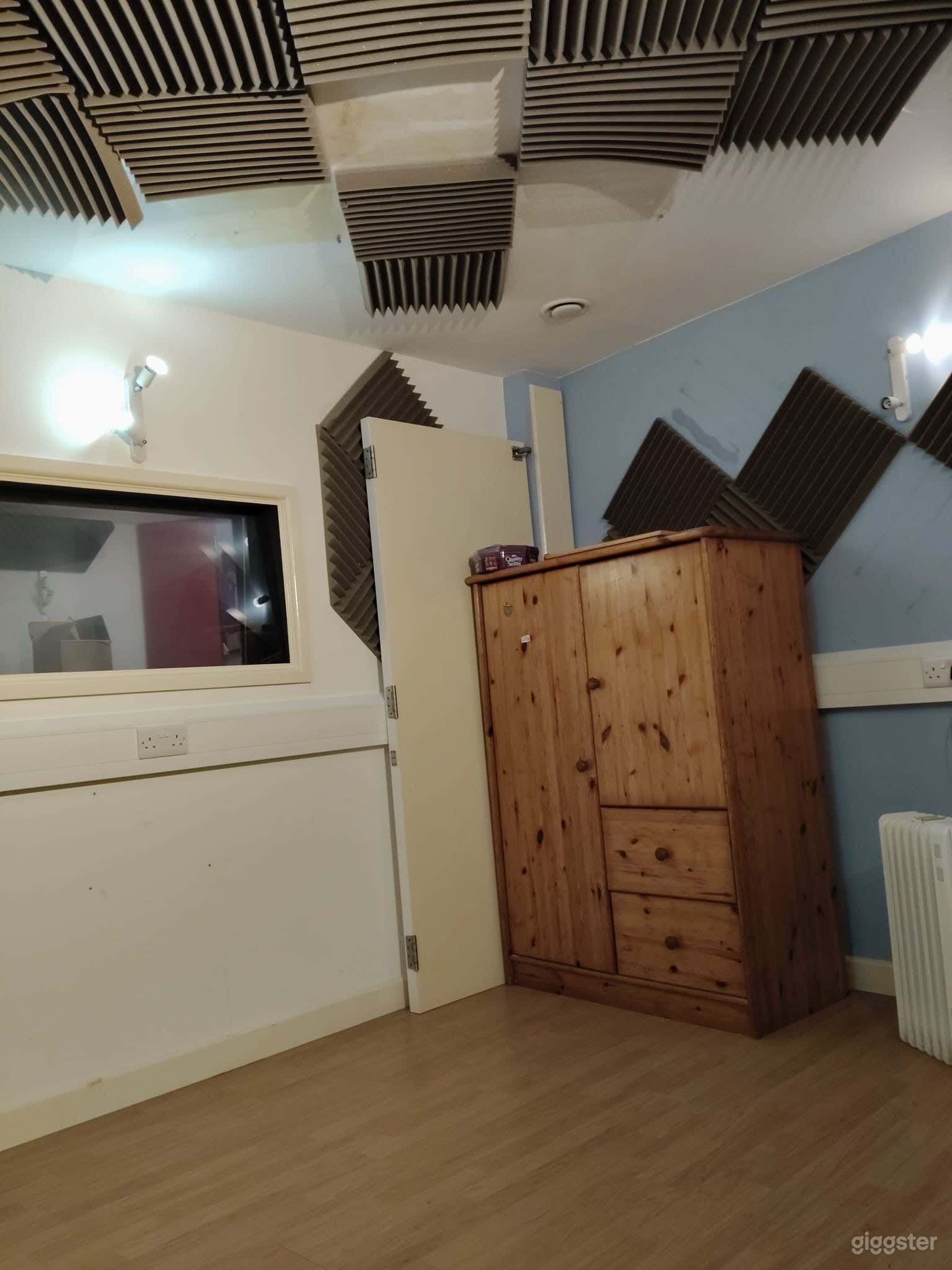 Spacious and Soundproof Recording Studio Photo 4