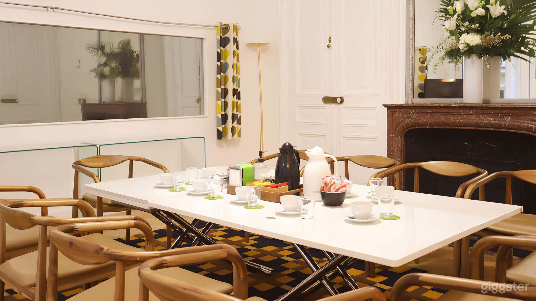 Photo de Green Room - Large Capacity and Calming Setting 3