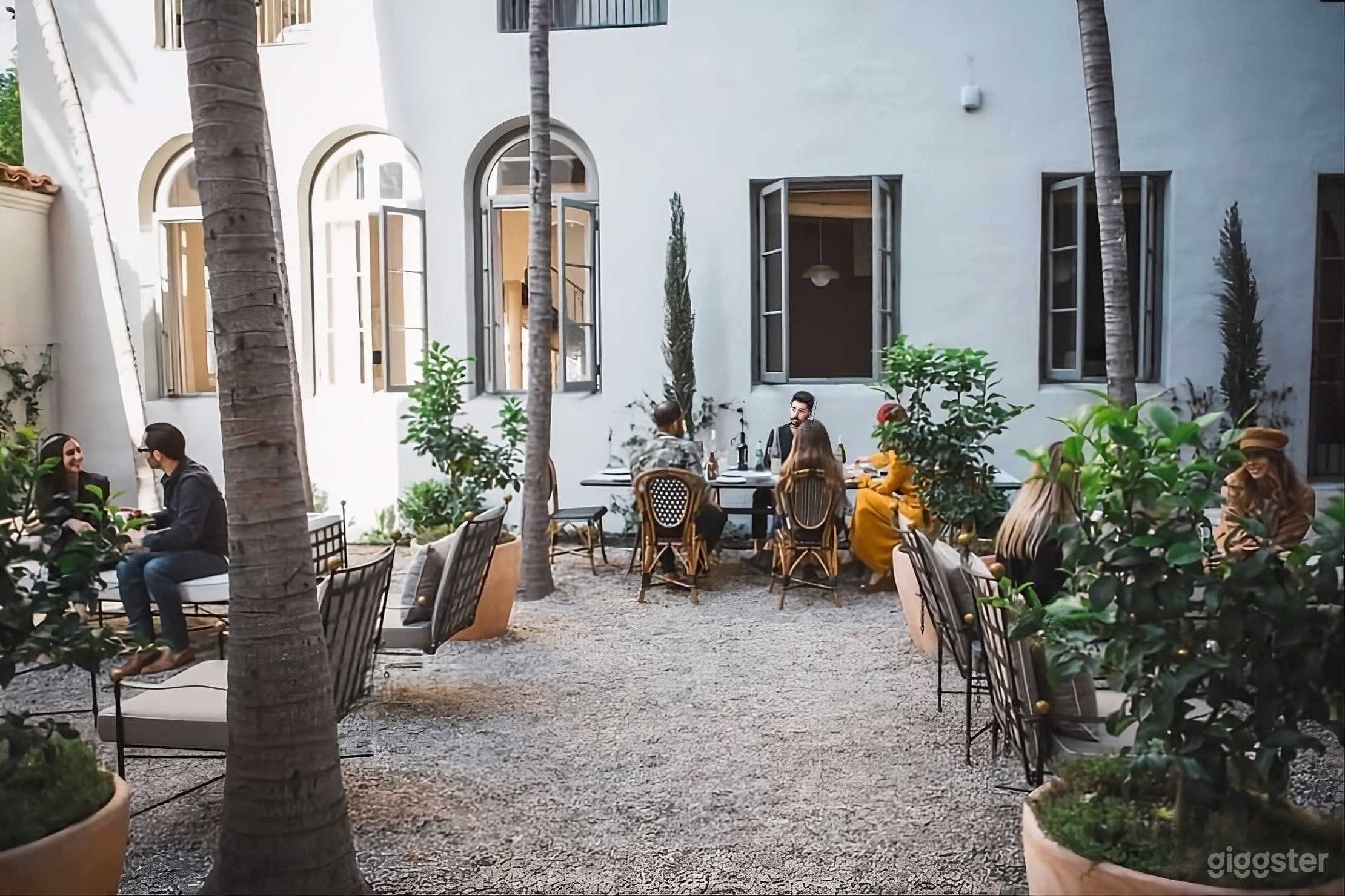 Hollywood Getaway Private Pool & Lounge Experience Photo 4