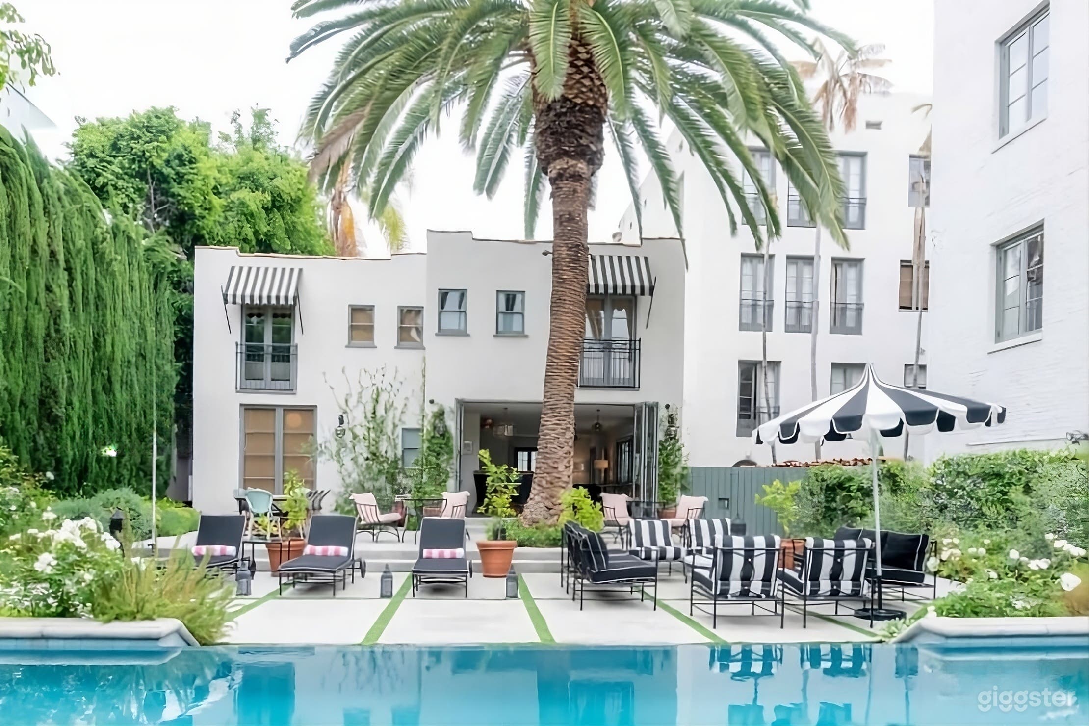 Hollywood Getaway Private Pool & Lounge Experience Photo 2