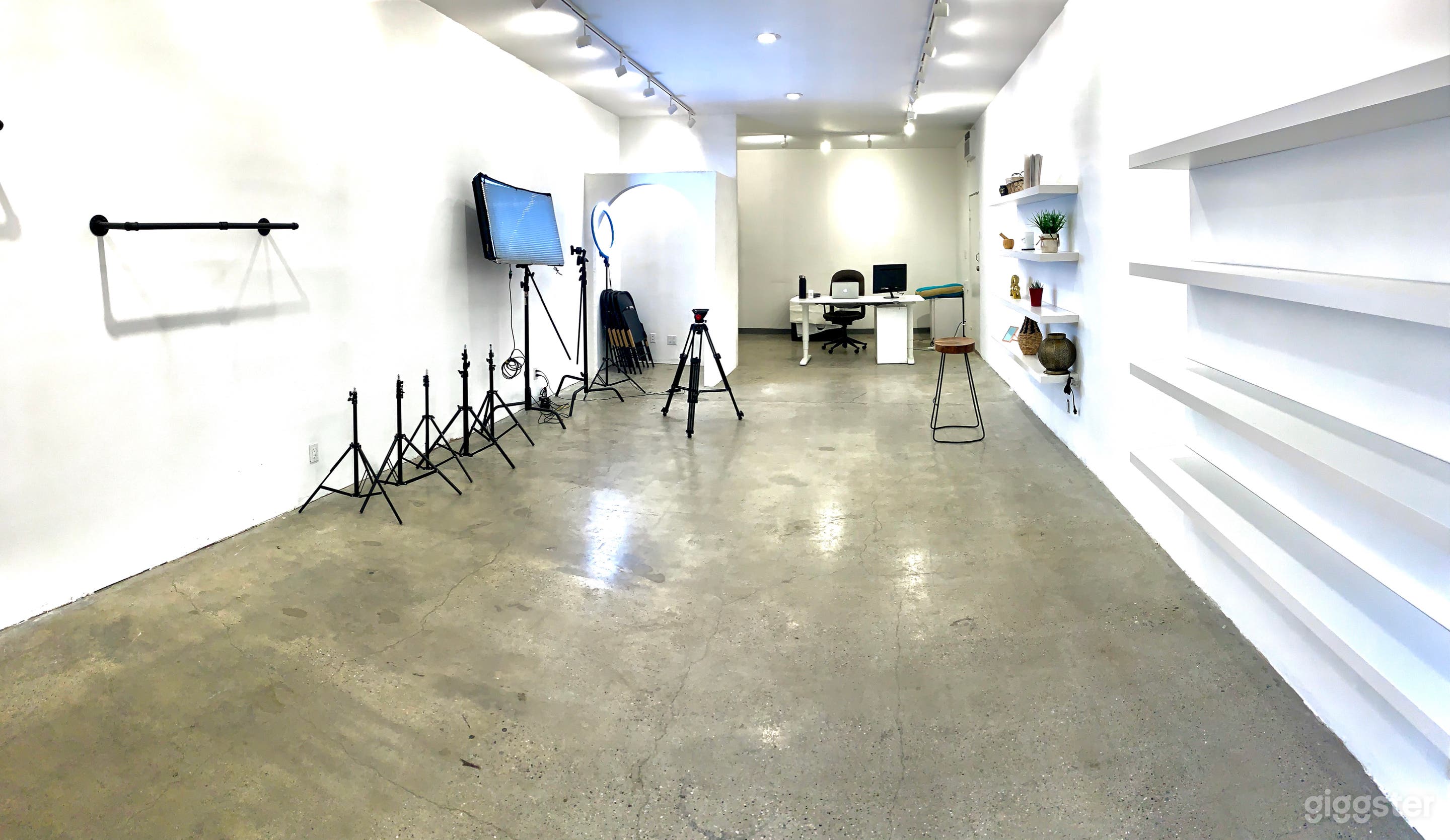 Turnkey Photo and Video Studio With Equipment Photo 1