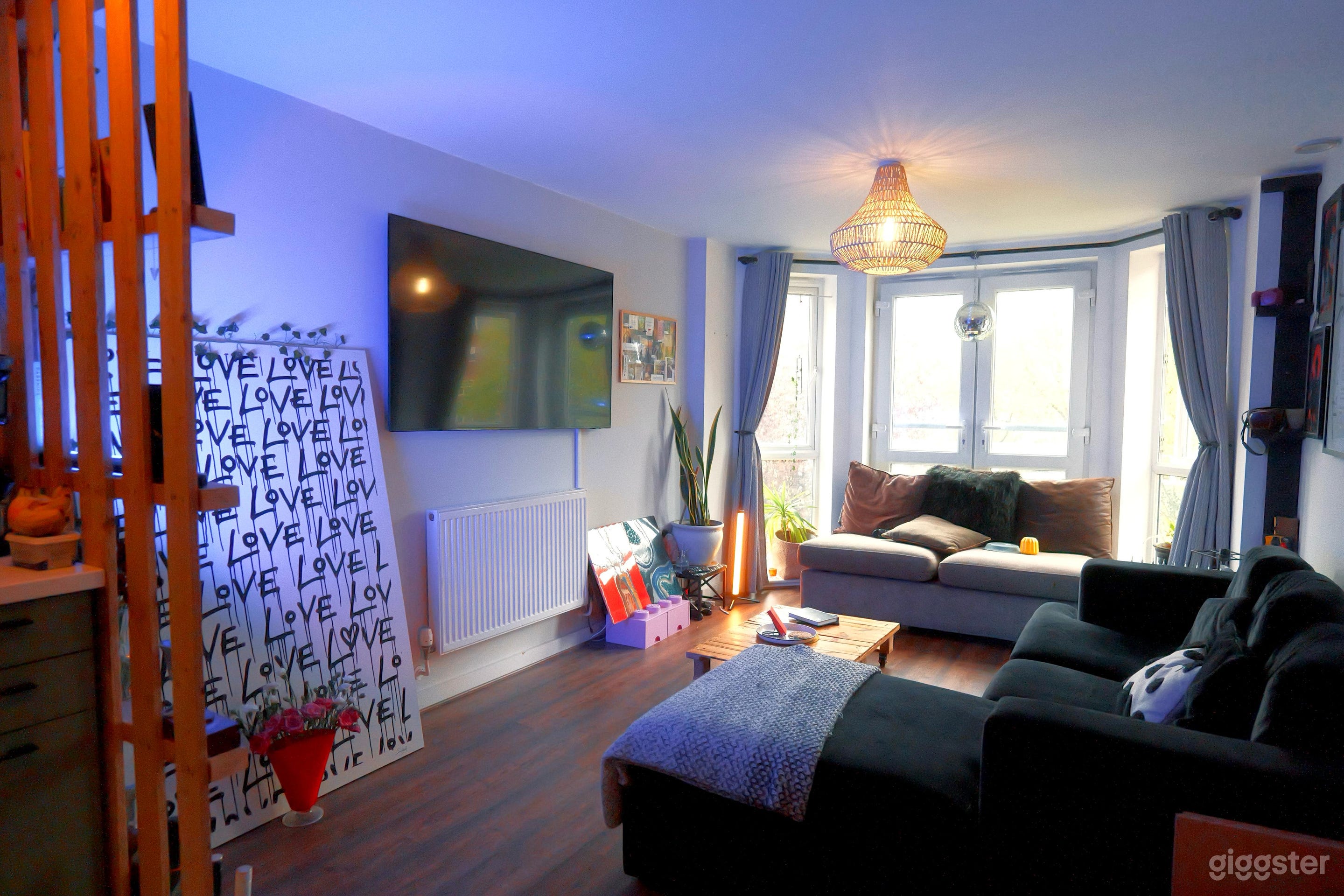 Stylish, Artistic Apartment Photo 2