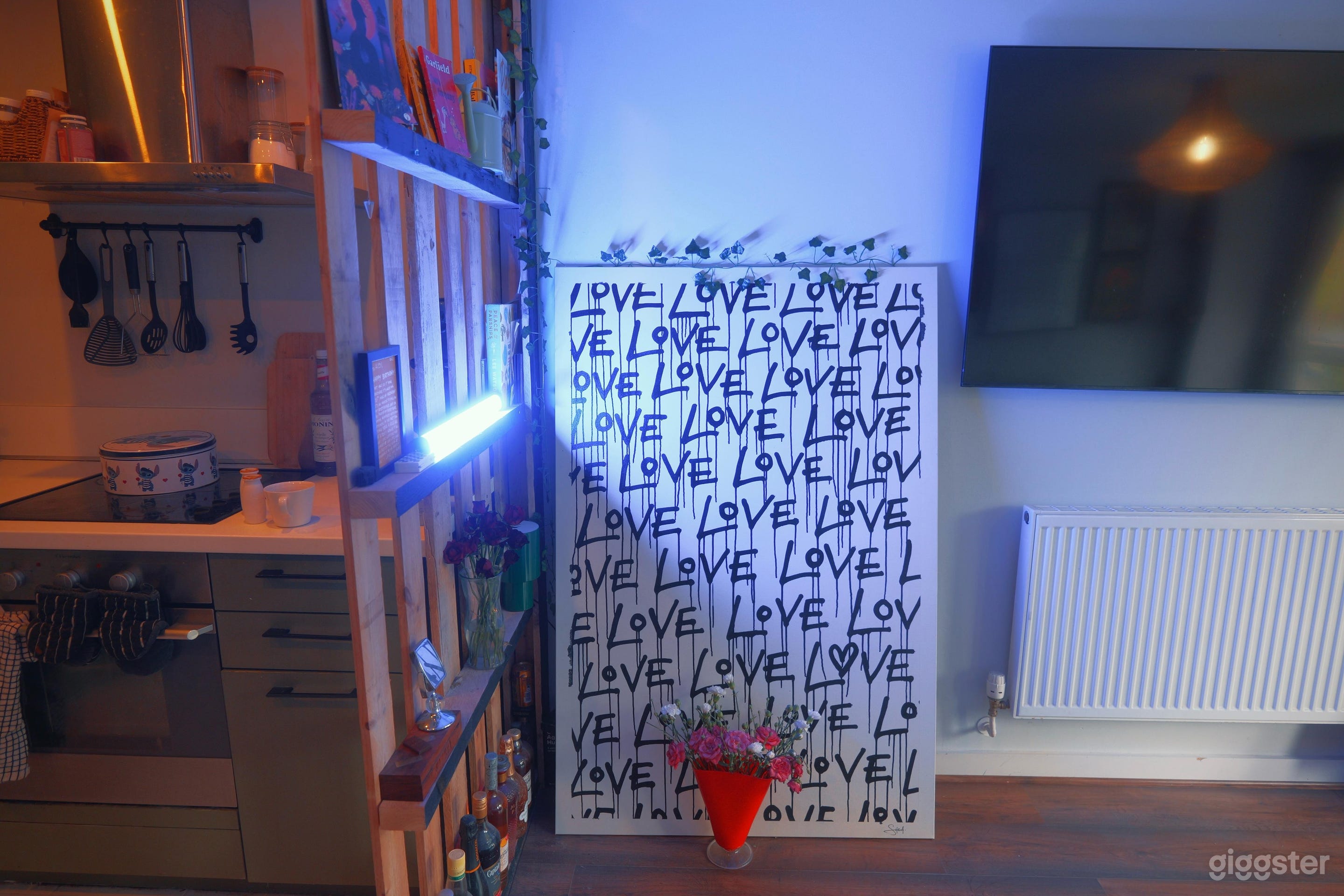 Stylish, Artistic Apartment Photo 4