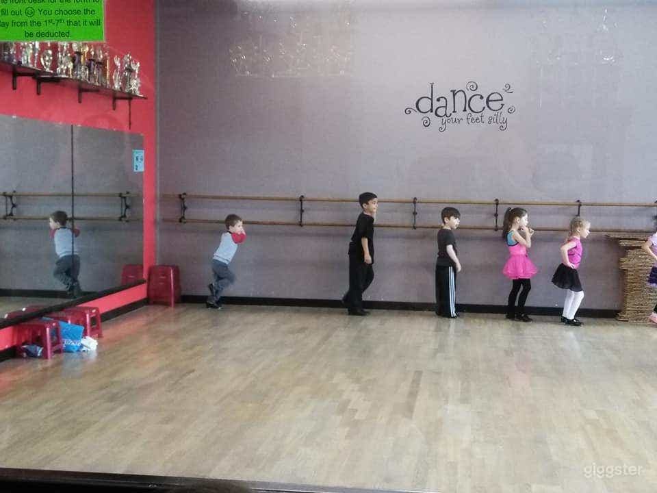 Dazzling Dance Studio 1 with Floating Wood Floors, Barres &amp; Mirrors Photo 4