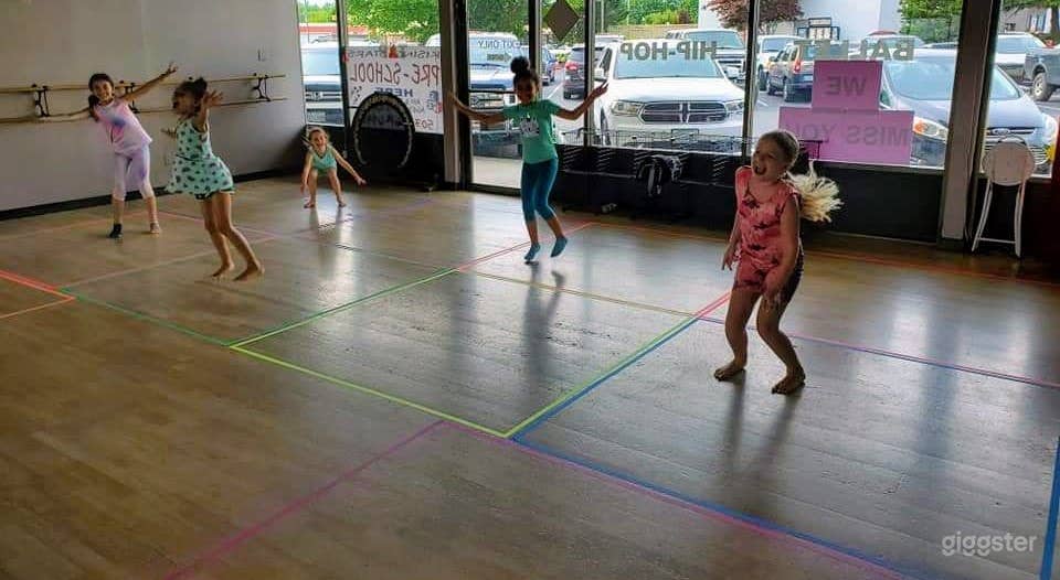 Dazzling Dance Studio 1 with Floating Wood Floors, Barres &amp; Mirrors Photo 3