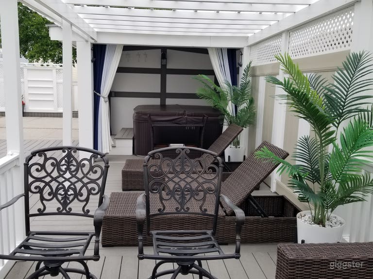  Hot Tub and Loung area in backyard 