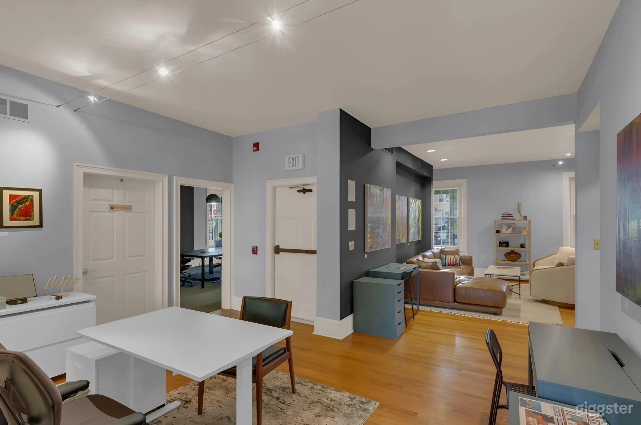 Spacious Conference Room with AV & Flexible Seating Photo 3