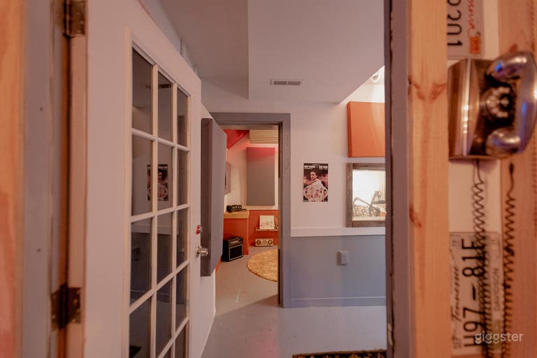  Music Row Podcast Studio and Vocal Room  