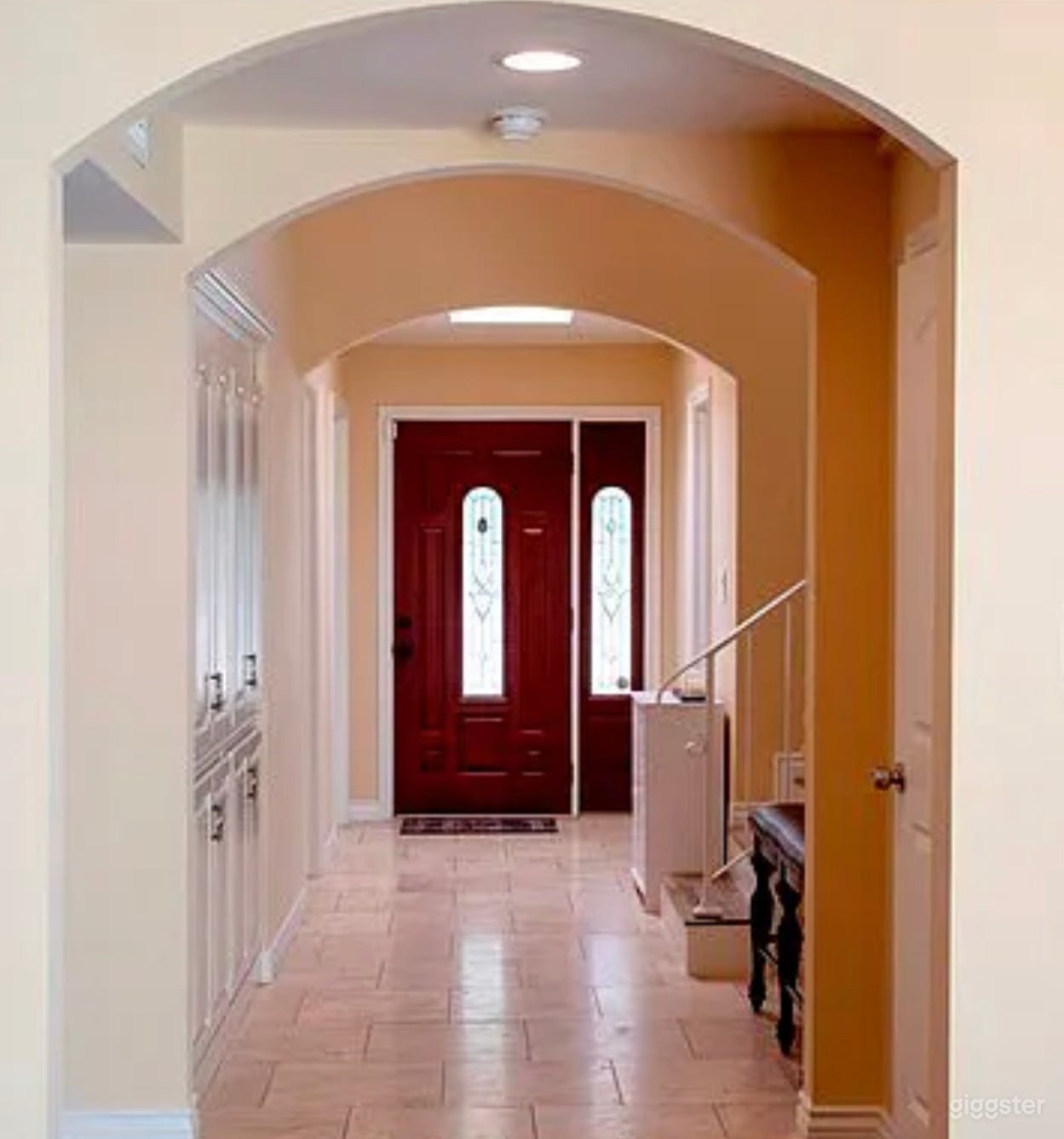 Inviting and elegant with luxurious finishes Photo 4