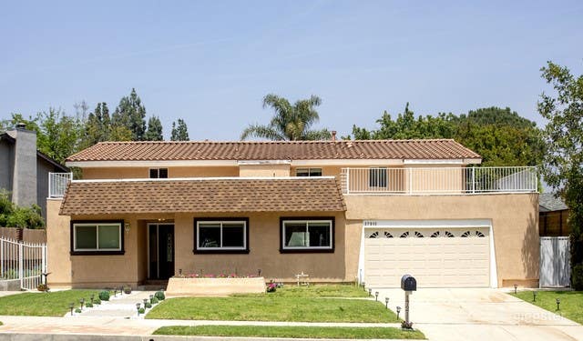 Inviting and elegant with luxurious finishes Photo 2