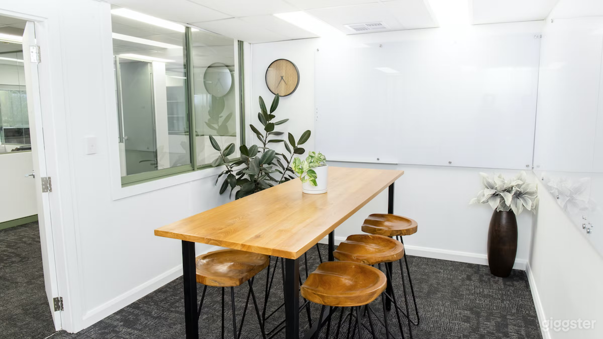 Whiteboard Room Photo 2