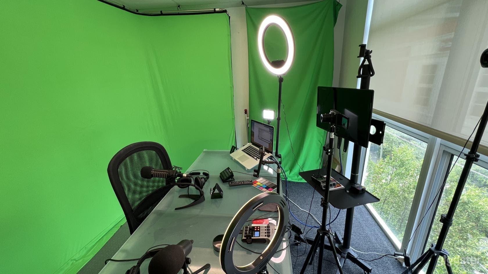 Professional Full Studio/ Video/ Podcast/ Youtube Studio Photo 4