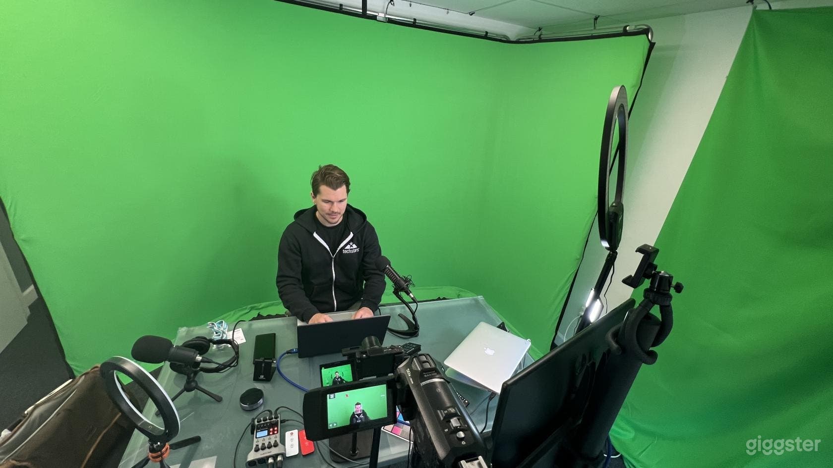 Professional Full Studio/ Video/ Podcast/ Youtube Studio Photo 3