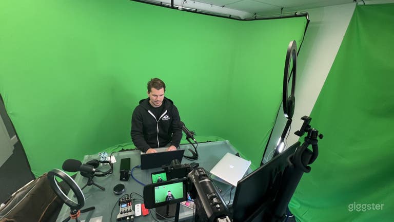  Professional Full Studio/ Video/ Podcast/ Youtube Studio 