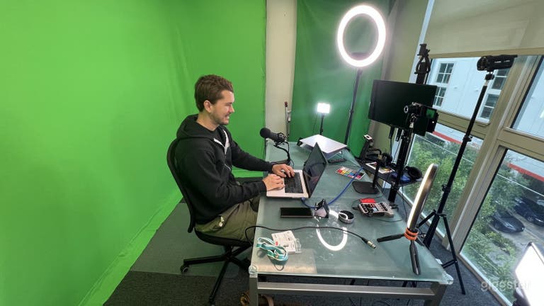  Professional Full Studio/ Video/ Podcast/ Youtube Studio 