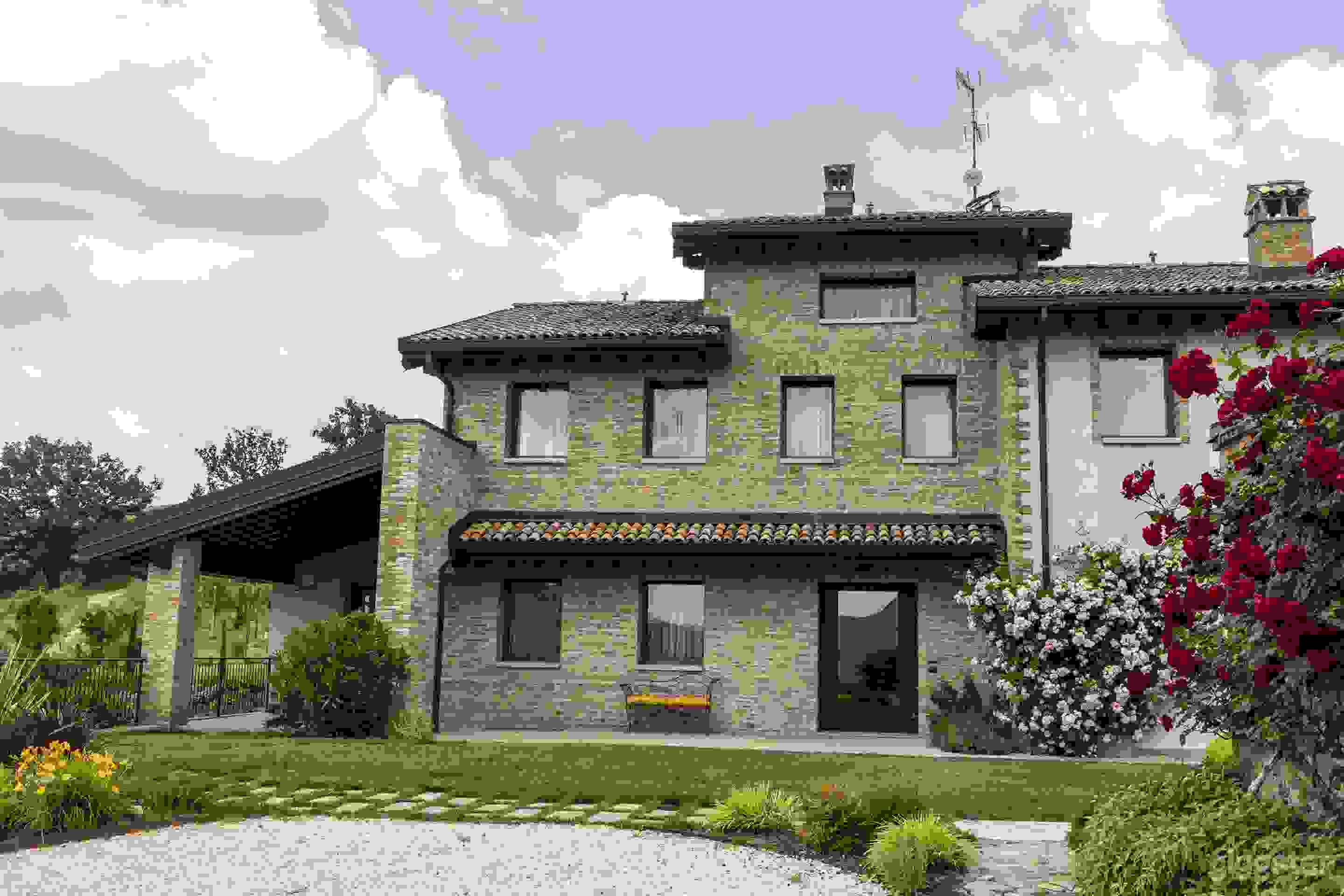Foto di Incantevole Rifugio di Campagna con Vista Panoramica 3