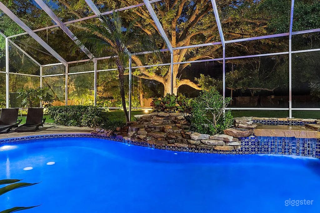 Tropical Screened Pool Estate w Waterfall Spa & Lush Grounds Photo 2