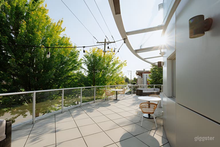  Sunny Patio for Outdoor Events 
