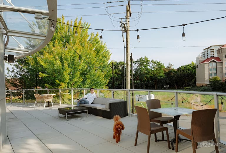  Sunny Patio for Outdoor Events 