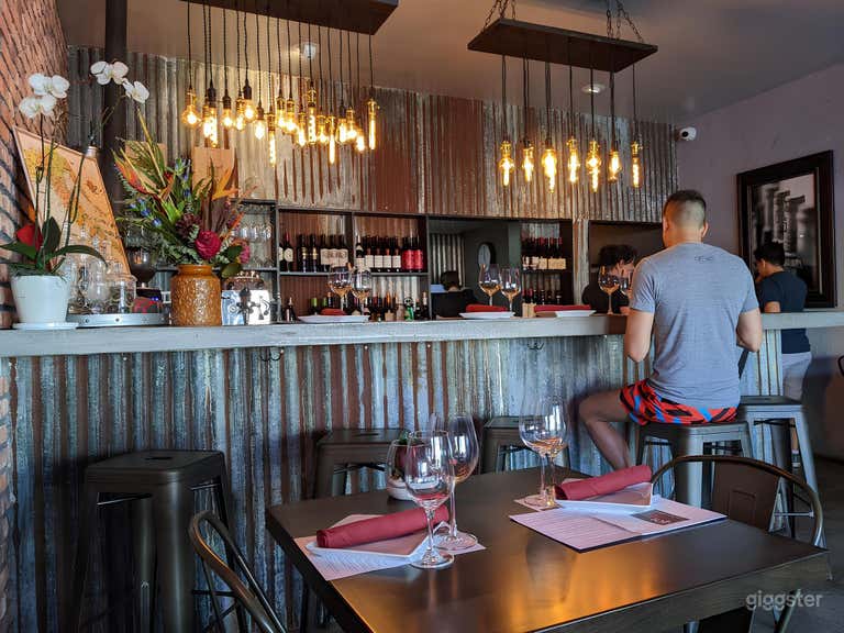  Stunning & Cozy Restaurant & Bar (Entire Space) 