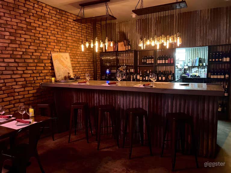  Stunning & Cozy Restaurant & Bar (Entire Space) 