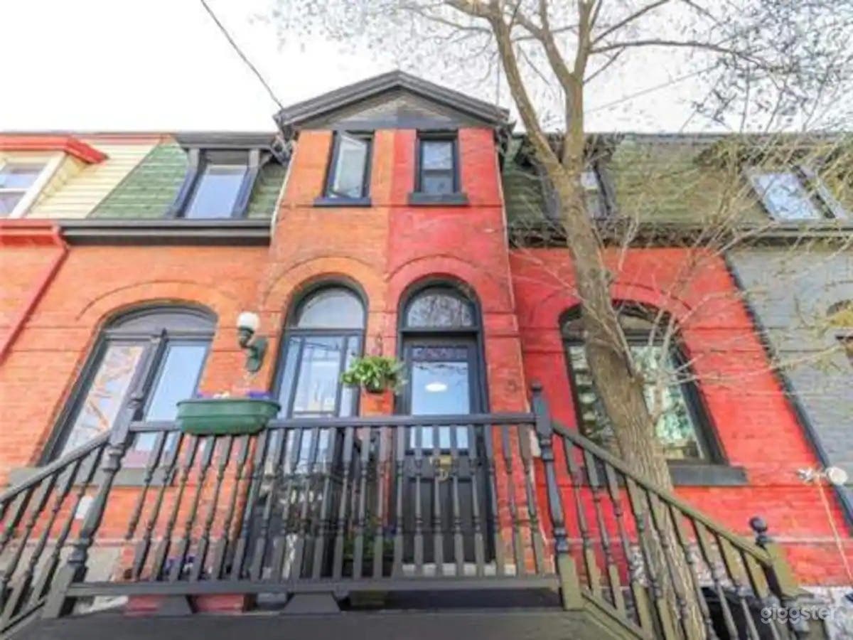 "1890" Victorian Townhouse Photo 1