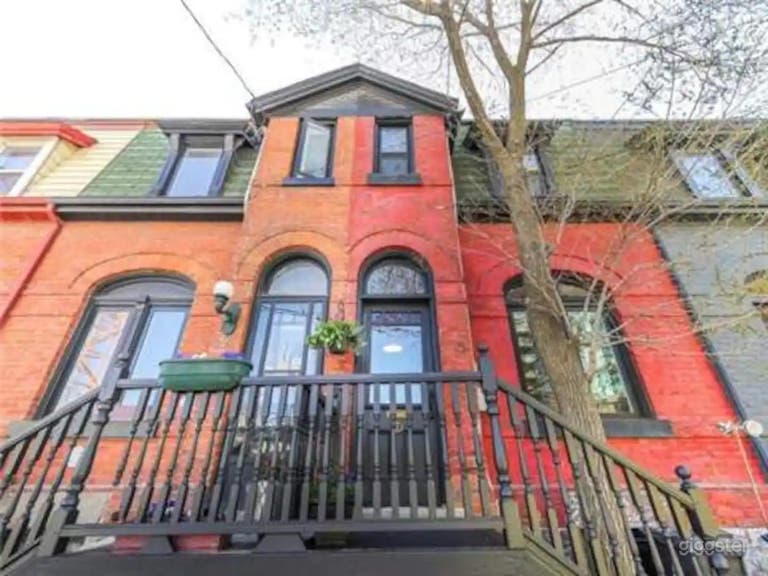  "1890" Victorian Townhouse 