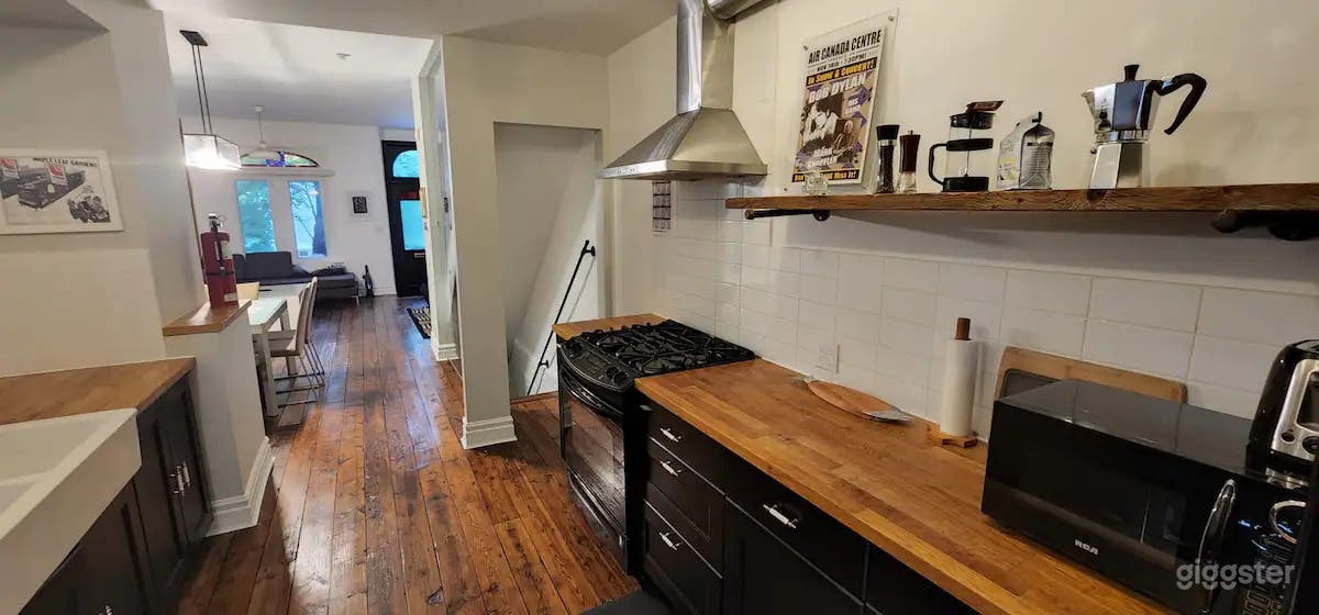 "1890" Victorian Townhouse Photo 4