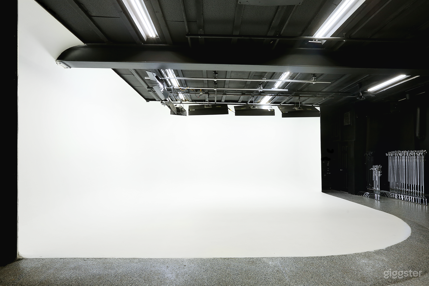 2-Wall Cyc: Otherwise known as your blank canvas—so dress it up, get creative with lighting, or leverage that infinite white background. Anything you could want to do with a 24’ x 24’ x 11.6’ cyc wall, we can make it happen.
