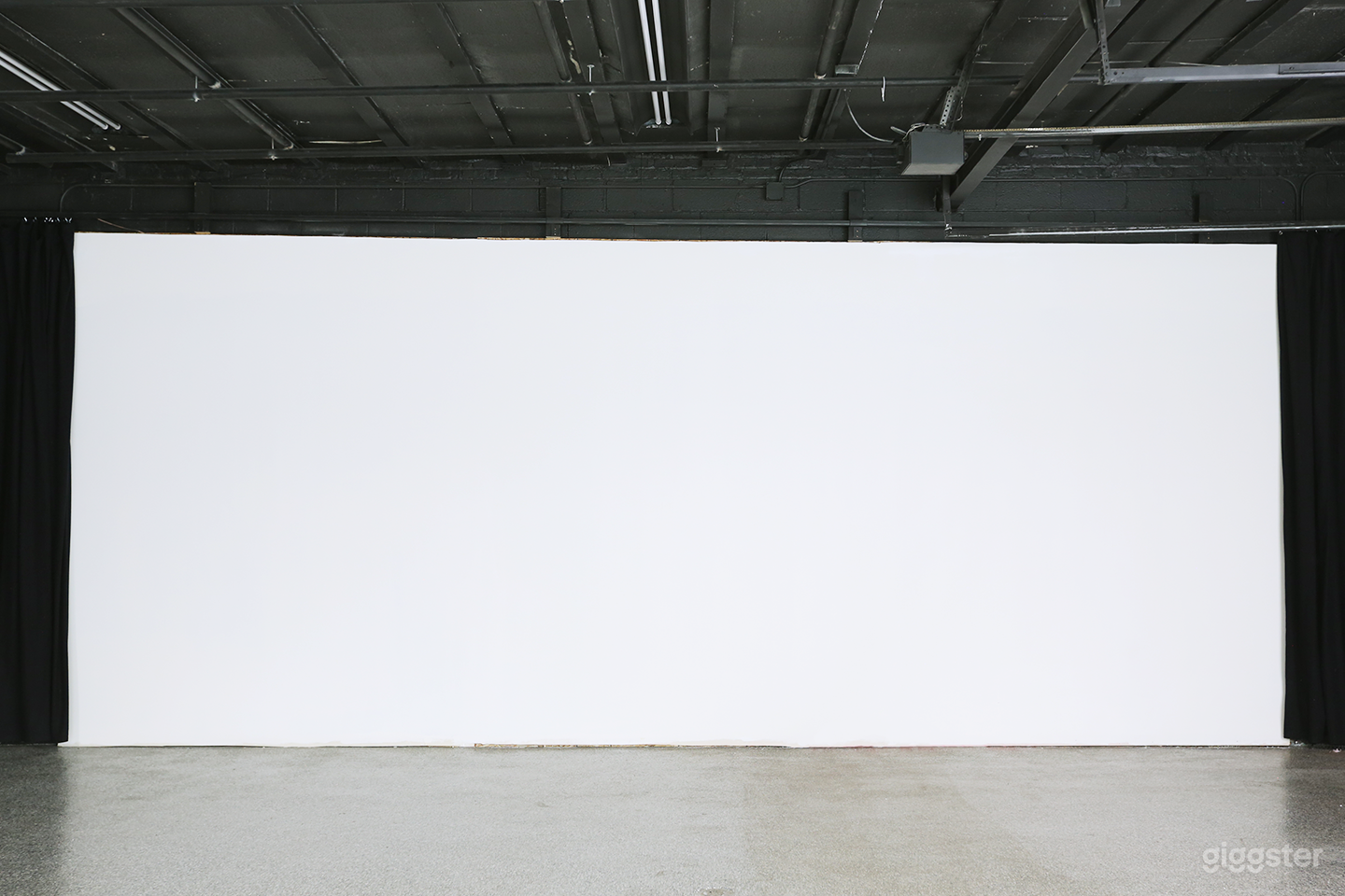 Flat Wall: Our most versatile tool: a 24’ x 10’ flat wall primed for paint, wallpaper, and everything else you need for the sets you dream up. Also includes two full-size duvetyne curtains for easy access to an infinite black background.