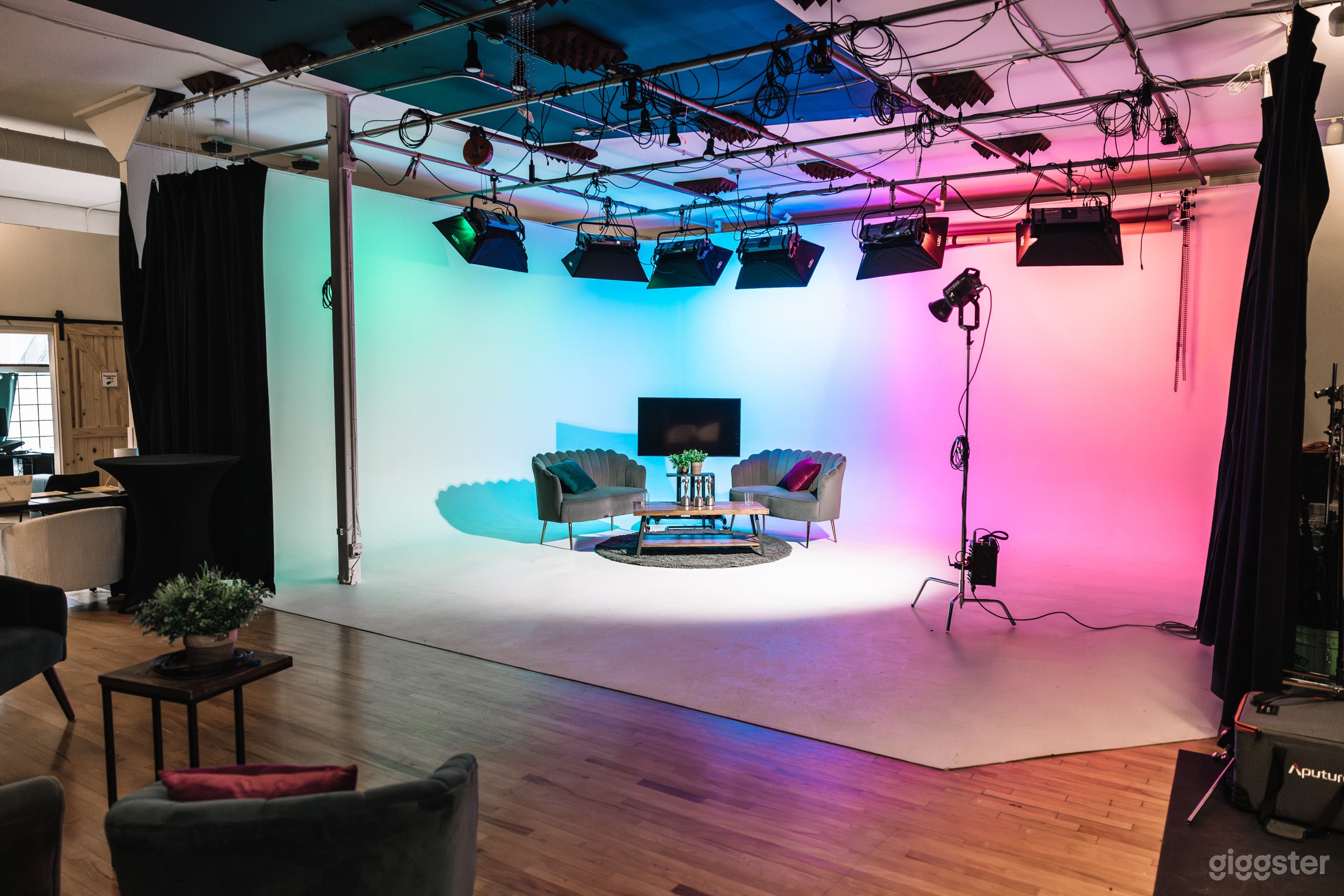 Flexible Film and Photography Studio in West Loop Photo 1