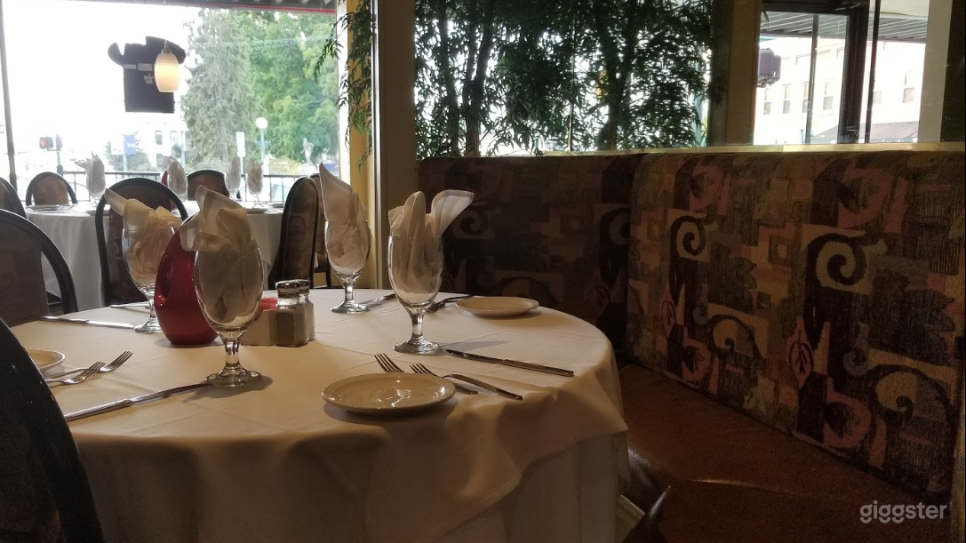 Rustic Dining Space for Parties in Bloomington Photo 3