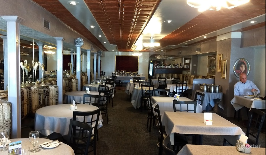 Rustic Dining Space for Parties in Bloomington Photo 1