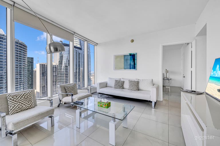  41st Floor Luxury Penthouse | Bay & Skyline Views | 2 Kings 