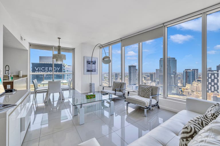  41st Floor Luxury Penthouse | Bay & Skyline Views | 2 Kings 