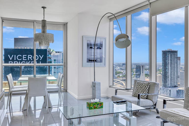  41st Floor Luxury Penthouse | Bay & Skyline Views | 2 Kings 