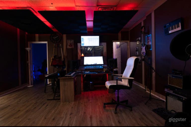  Warm & Artsy Music Studio 