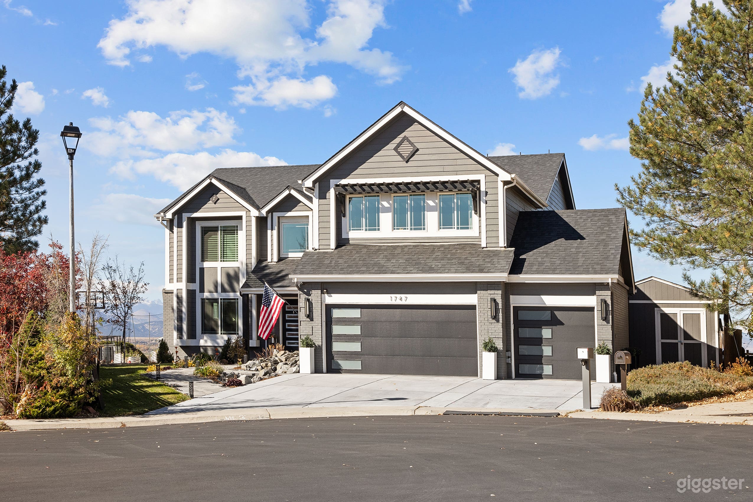 Modern Mountain-View Home with Indoor-Outdoor Entertainment Photo 2