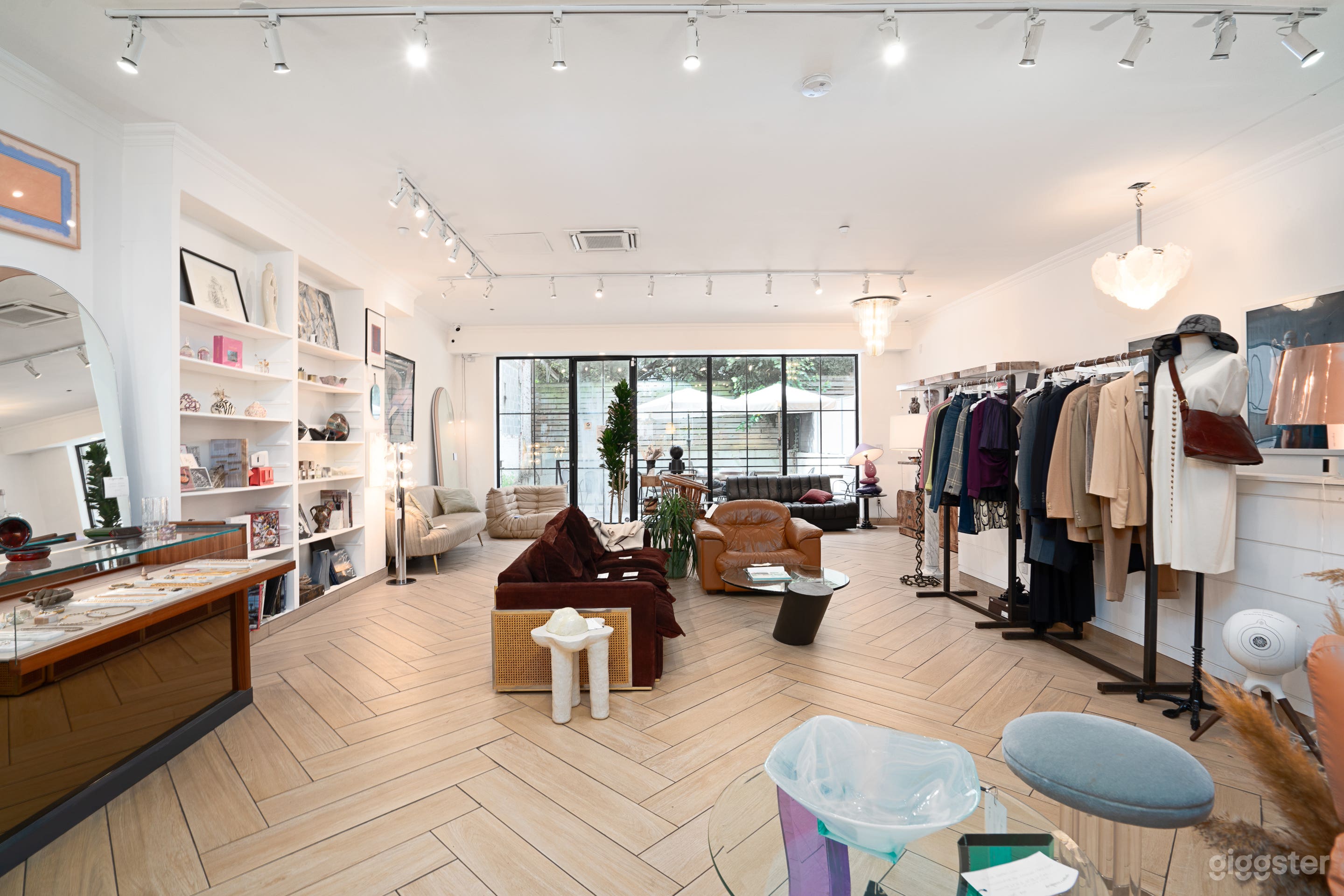 Fashion POPUP/Front Store/ Design &amp; Artist Loft in Photo 3