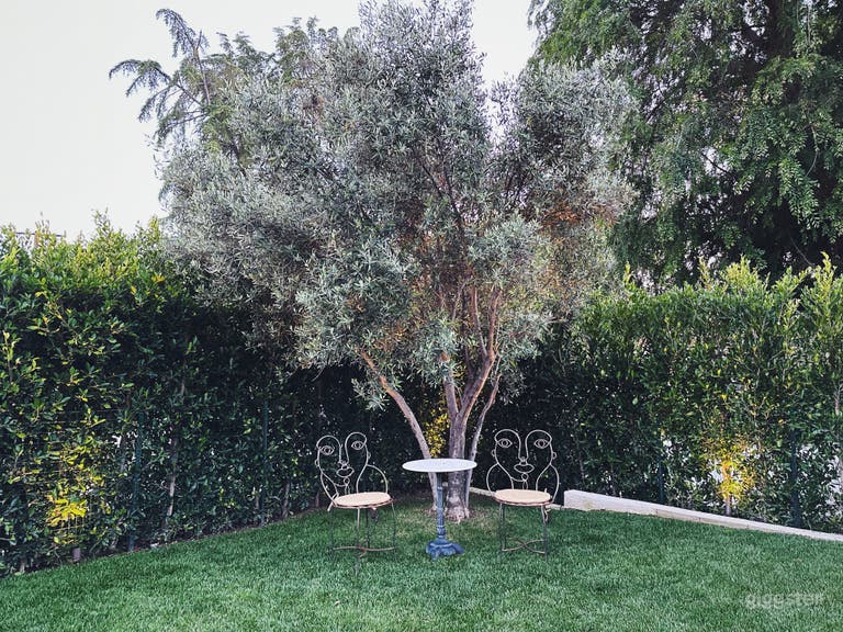  Bright Tudor Designer Home, Large Private Yard 