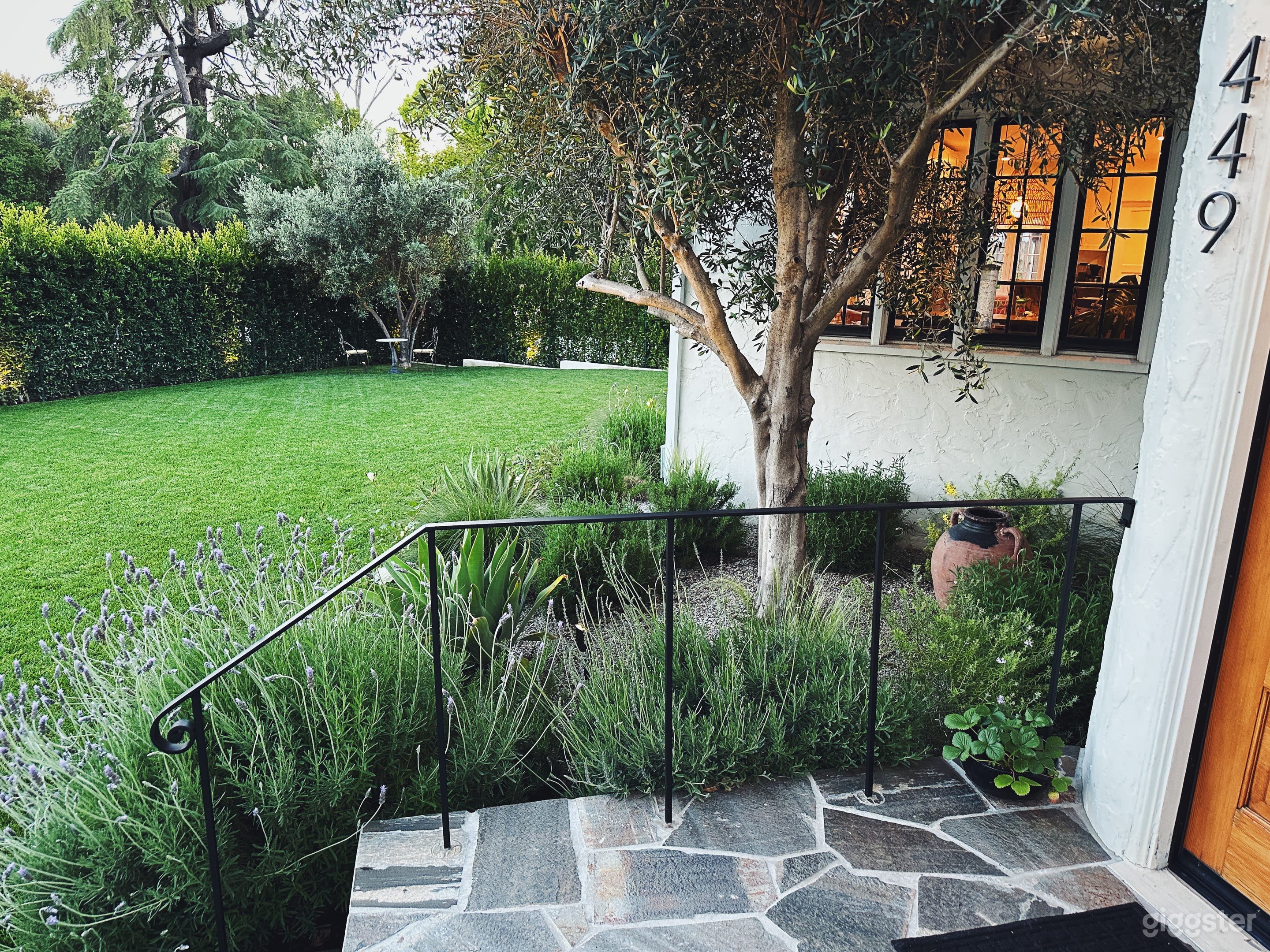 Bright Tudor Designer Home, Large Private Yard Photo 4