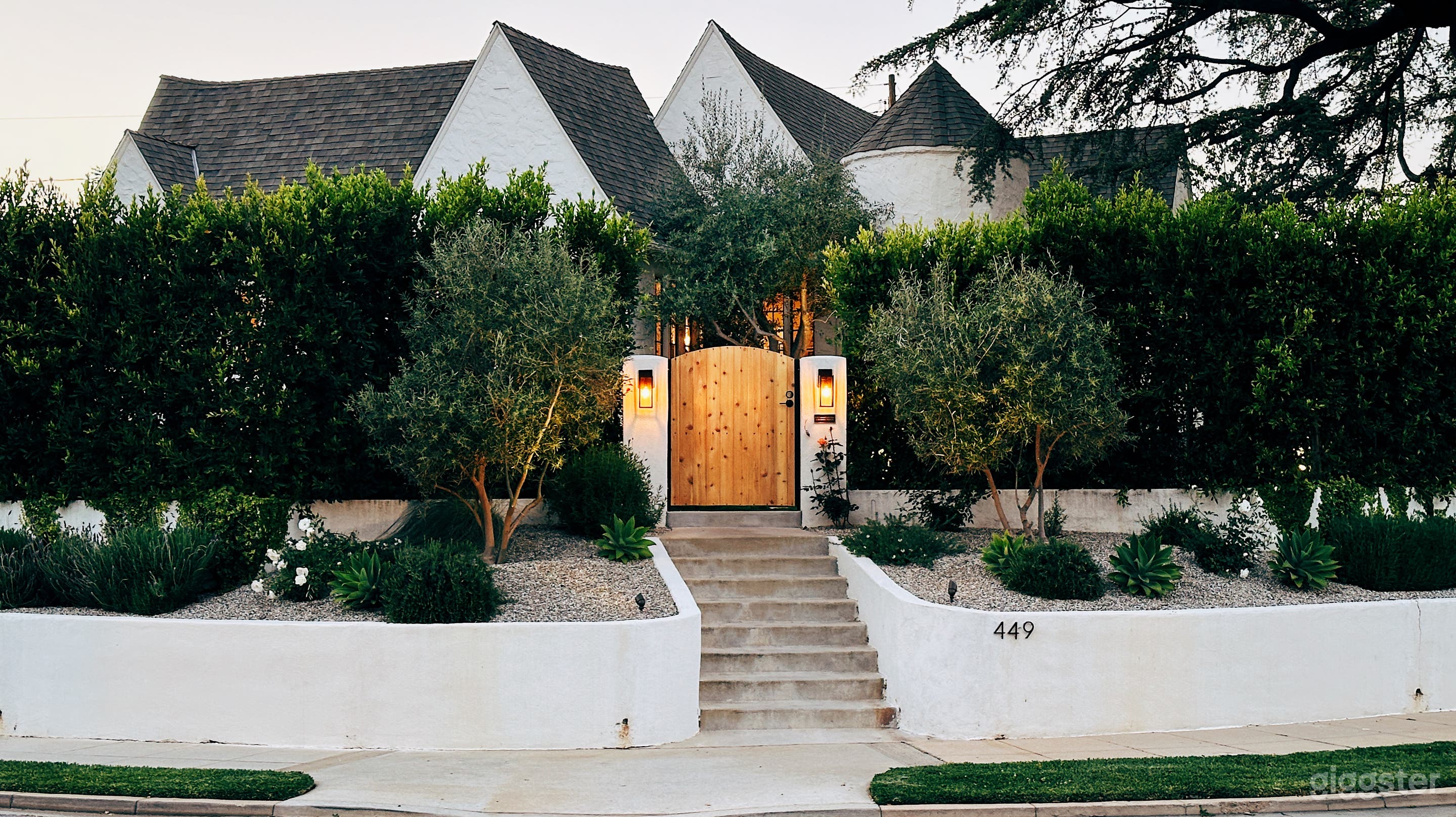 Bright Tudor Designer Home, Large Private Yard Photo 1