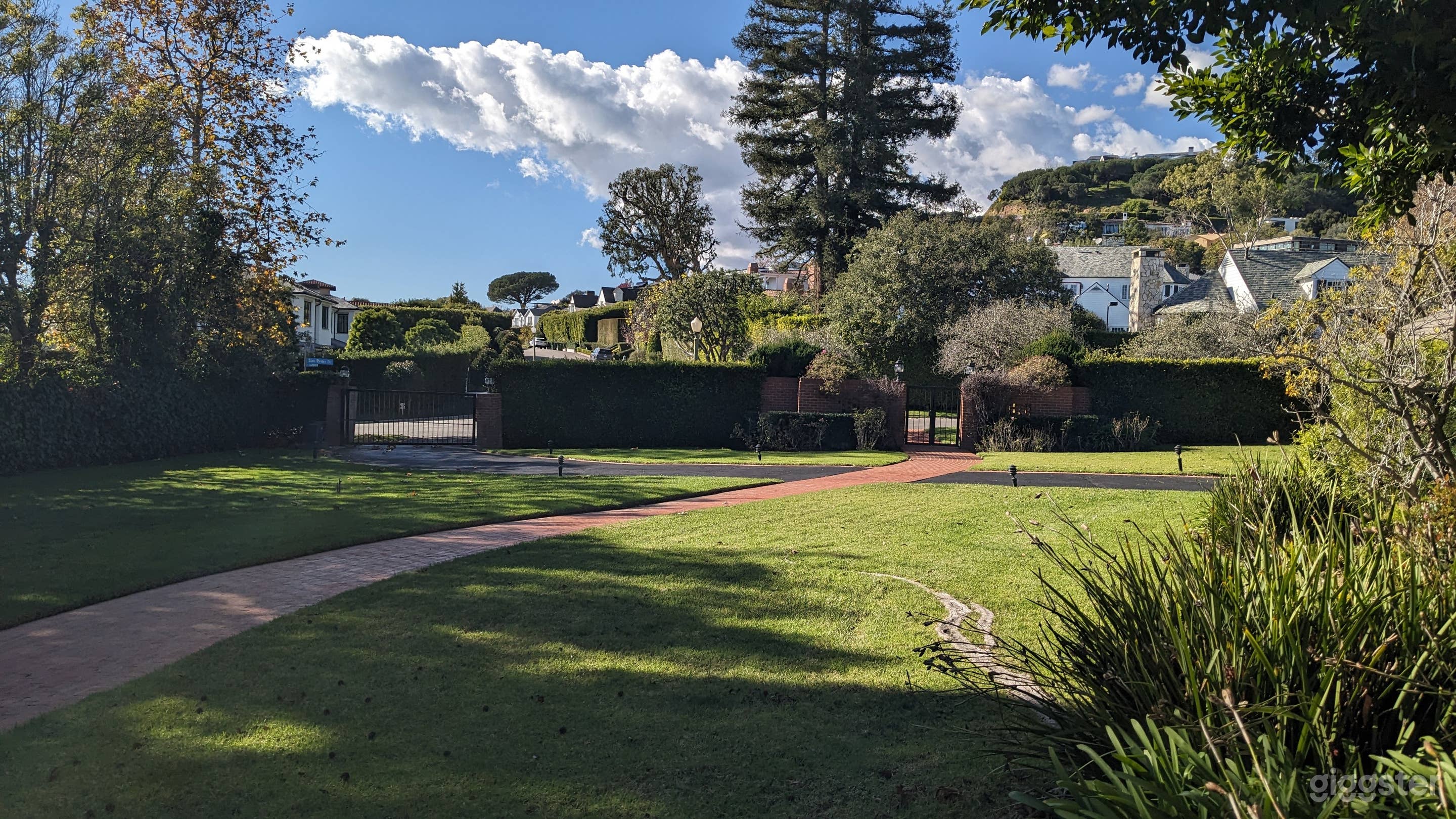 Classic Americana Riviera Estate View Home Photo 4